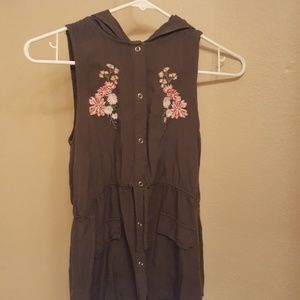 I'm selling this clothing because I'm clearing out